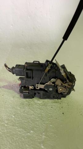 401837016 VAG Cerradura de puerta delantera derecha  disponible Ourense