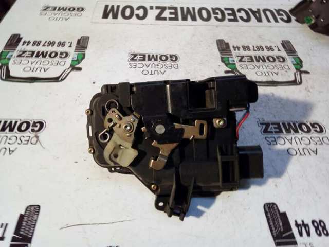 VAG 401837016 Cerradura de puerta delantera derecha  en stock Terrassa