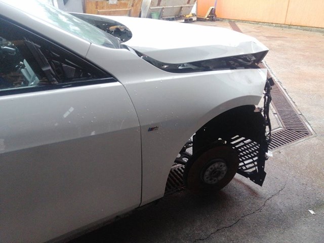 Guardabarros delantero derecho 41009492432 BMW