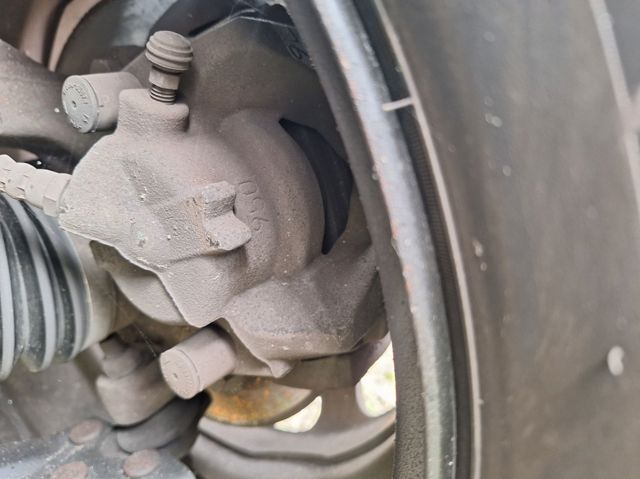 410111495R Pinza de freno delantera izquierda  disponible Utrera