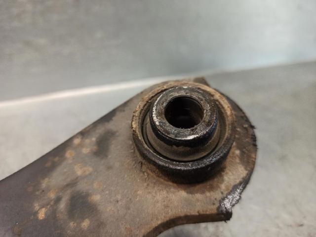 4110A085 MITSUBISHI Brazo superior de suspensión trasera izquierdo/derecho  comprar en Oviedo