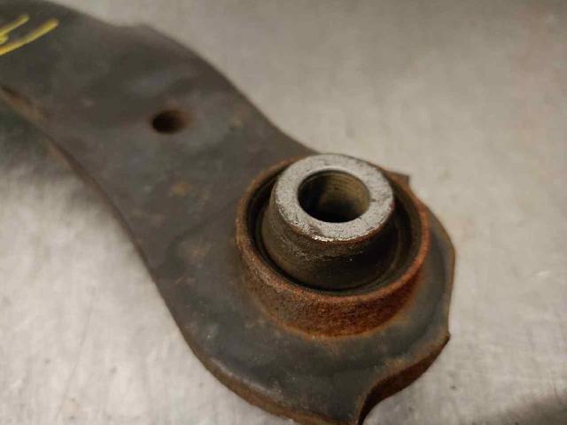 4110A085 Brazo superior de suspensión trasera izquierdo/derecho comprar Almería