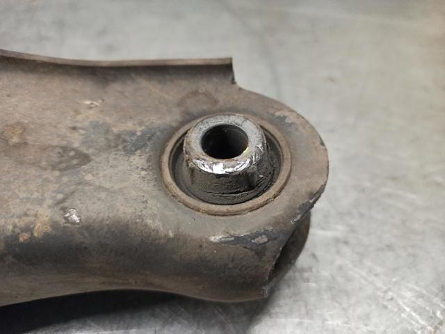 MITSUBISHI 4113A011 Brazo inferior trasero izquierdo/derecho  en stock Valencia