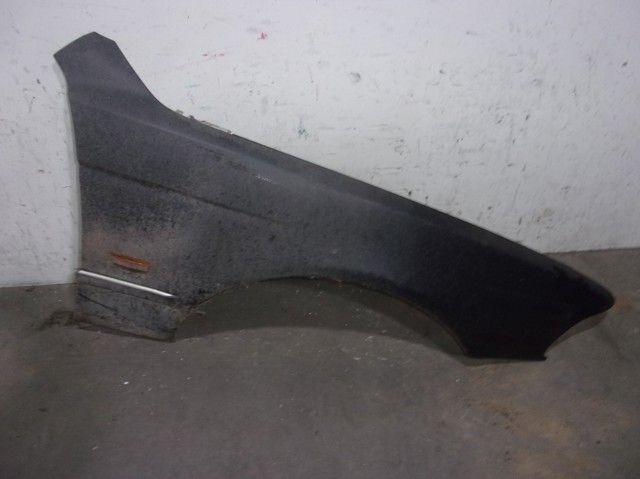 Guardabarros delanteros derecho 41358162134 BMW
