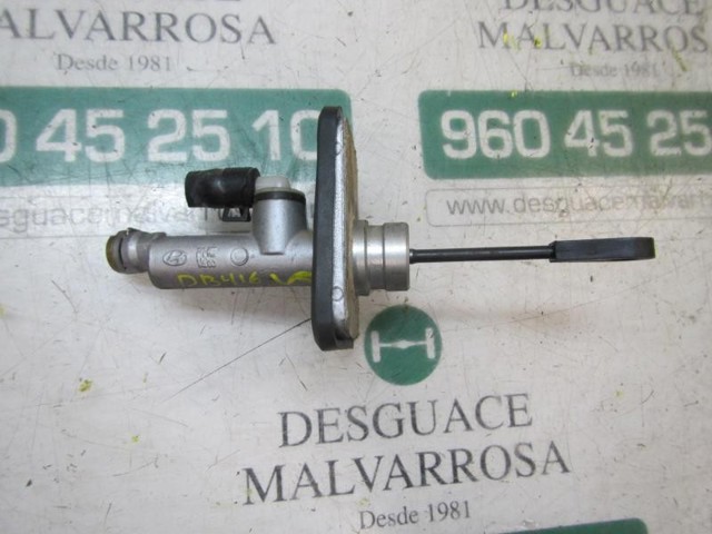 Cilindro maestro de embrague 416052H000 HYUNDAI