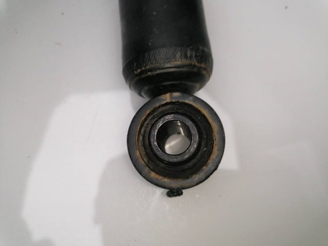 SUZUKI 4170081A01 Amortiguador trasero  en stock Salamanca
