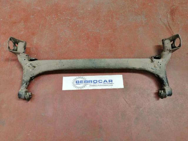 Subchasis trasero soporte motor 421100F010 Toyota