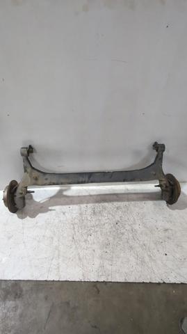 Subchasis trasero 421100F010 TOYOTA