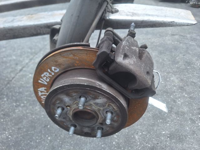 Subchasis trasero 421100F010 TOYOTA
