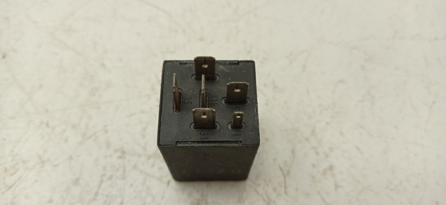 Relé de intermitencia del limpiaparabrisas Volkswagen Passat 3A5, 351, 315