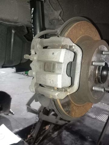 Pinza de freno trasera derecha 440013NK0A NISSAN