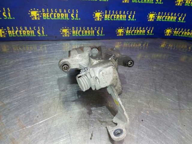 Pinza de freno trasera derecha 44001BA00B NISSAN