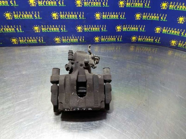 Pinza de freno trasera derecha 44001BA00B NISSAN