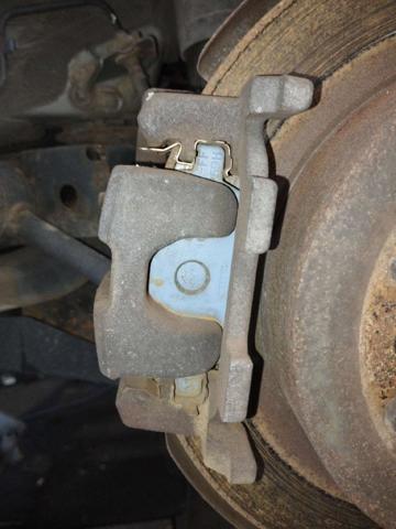 Pinza de freno trasera izquierda 440111AA0A NISSAN