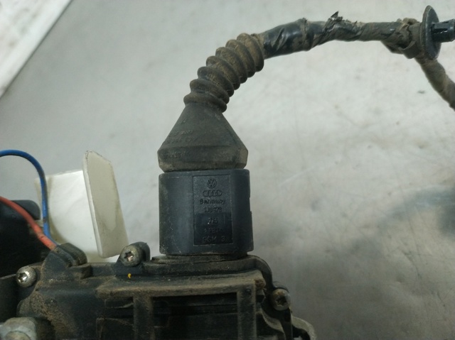 443906102 VAG