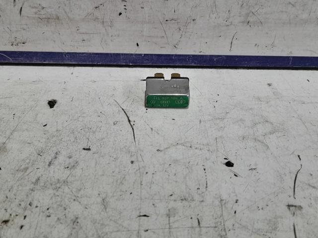 Caja de fusibles 443937105A VAG