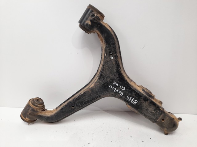 Brazo inferior izquierdo de la suspensión delantera 4450109002 SSANG YONG