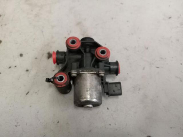 Válvula de control de líquido refrigerante 4460913080 IVECO
