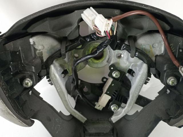 Volante Toyota Auris E15