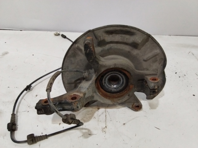 Muñón del eje, soporte de rueda, delantero derecho 4511180J52 SUZUKI