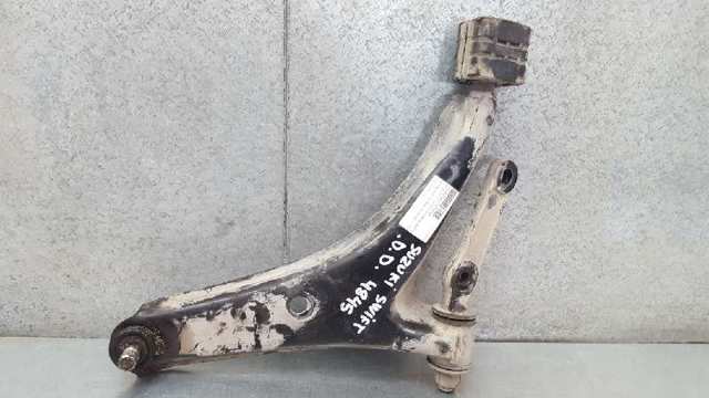 Brazo inferior derecho de la suspensión delantera 4520060812000 SUZUKI