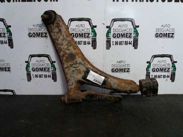 Brazo inferior derecho de la suspensión delantera 4520160E01000 SUZUKI