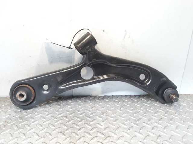 Brazo inferior derecho de la suspensión delantera 4520172K00 SUZUKI