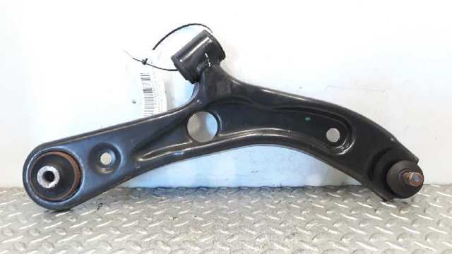 Brazo inferior derecho de la suspensión delantera 4520172K00 SUZUKI