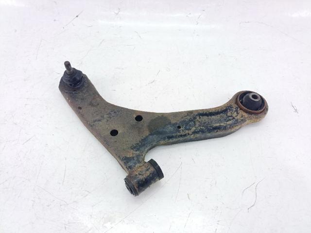 Brazo inferior derecho de la suspensión delantera 4520178K00000 SUZUKI