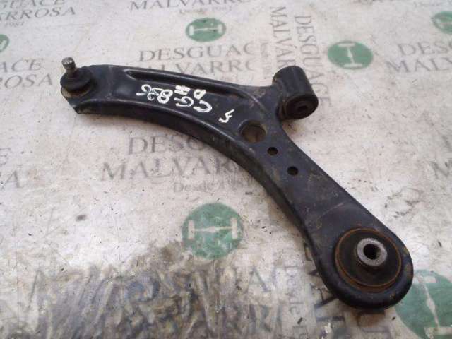 Brazo inferior izquierdo de la suspensión delantera 4520254L20 SUZUKI