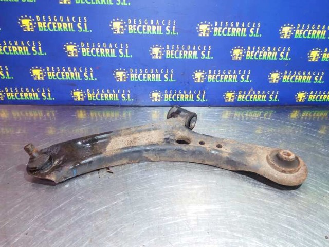 Brazo inferior izquierdo de la suspensión delantera 4520254L20000 SUZUKI
