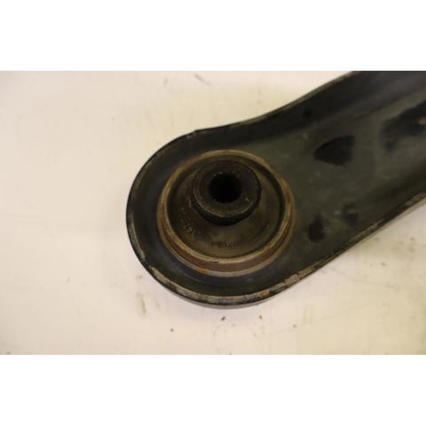 4520261M00 SUZUKI Brazo inferior izquierdo de la suspensión delantera  en stock Gandía