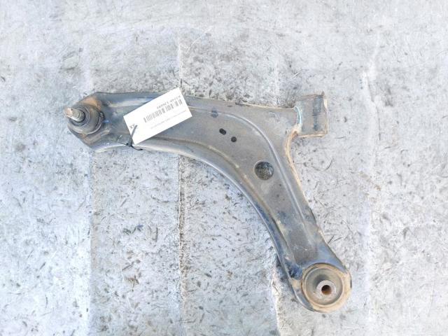 SUZUKI 4520261M00000 Brazo inferior izquierdo de la suspensión delantera  en stock Salamanca