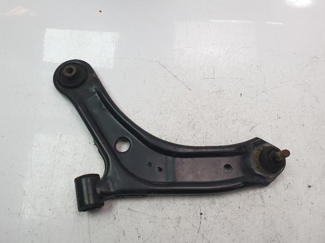 4520261M00000 SUZUKI Brazo inferior izquierdo de la suspensión delantera  en stock Córdoba