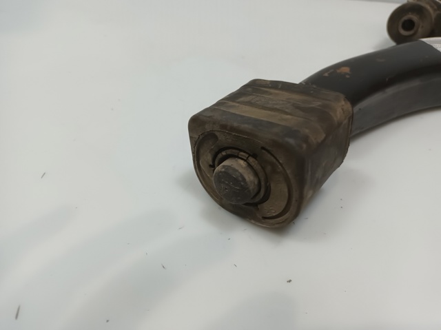 Brazo inferior izquierdo de la suspensión delantera 4520263G01000 SUZUKI
