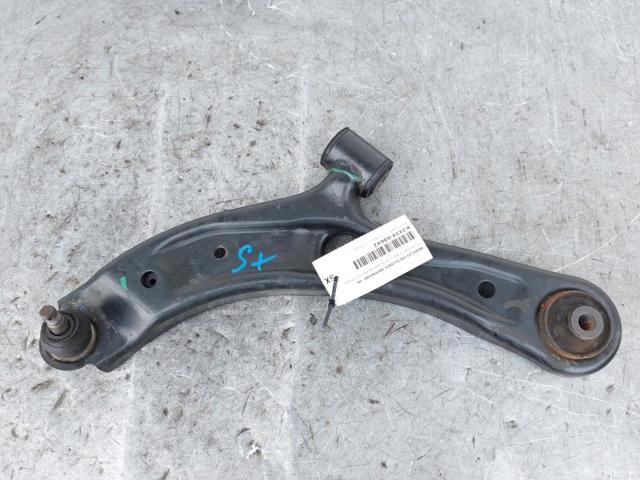 Brazo inferior izquierdo de la suspensión delantera 4520268L10000 SUZUKI