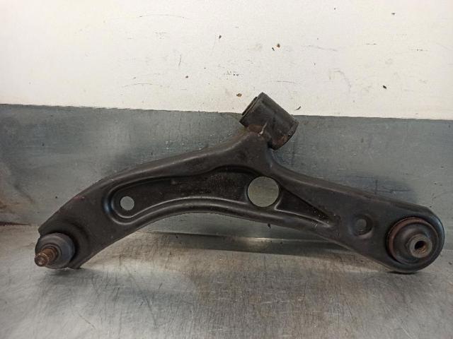 Brazo inferior izquierdo de la suspensión delantera 4520272K00 SUZUKI