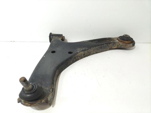 Brazo inferior izquierdo de la suspensión delantera 4520278K00000 SUZUKI
