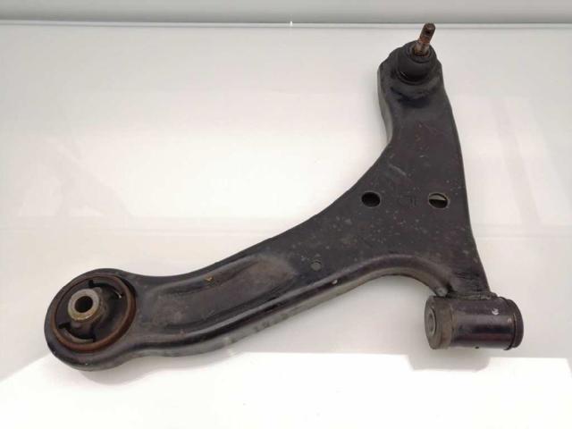 Brazo inferior izquierdo de la suspensión delantera 4520278K00000 SUZUKI