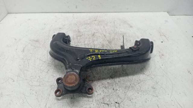 4520285C00 Brazo inferior izquierdo de la suspensión delantera  disponible Utrera