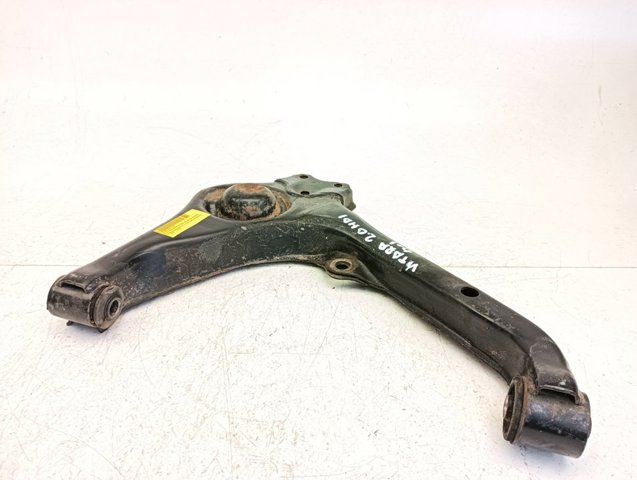 Brazo inferior izquierdo de la suspensión delantera 4520285C00 SUZUKI