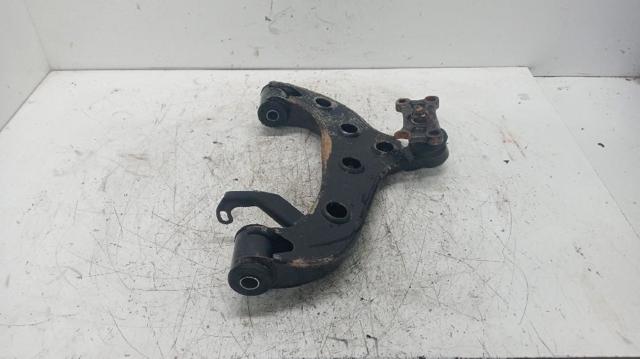 4520285C00 Brazo inferior izquierdo de la suspensión delantera  disponible Utrera