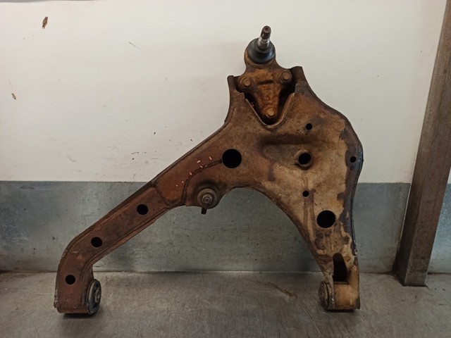 Brazo inferior izquierdo de la suspensión delantera 4520285C00 SUZUKI