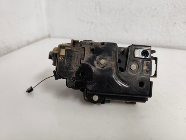 VAG 45AGY3B4839015AG Cerradura de puerta delantera izquierda  disponible Valladolid