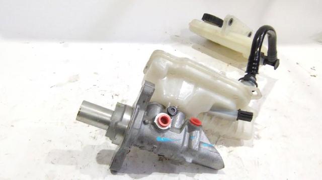 Cilindro principal de freno 460115847R RENAULT