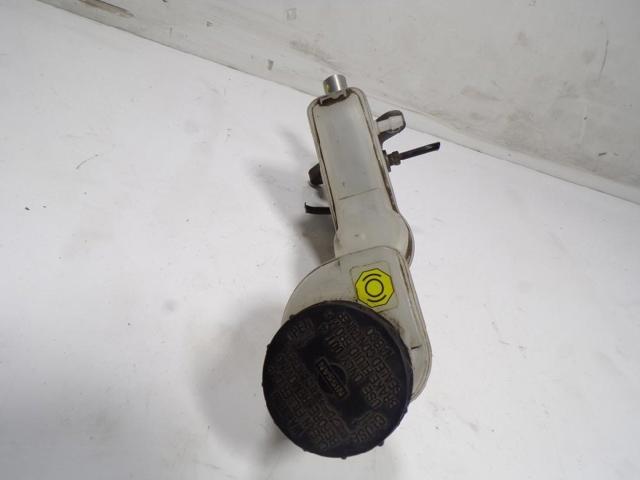 46012JD80A Cilindro maestro de frenos comprar Girona