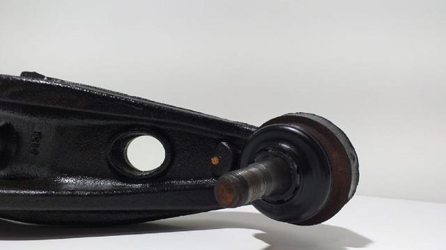 Brazo superior derecho de la suspensión trasera 4620165J00 SUZUKI
