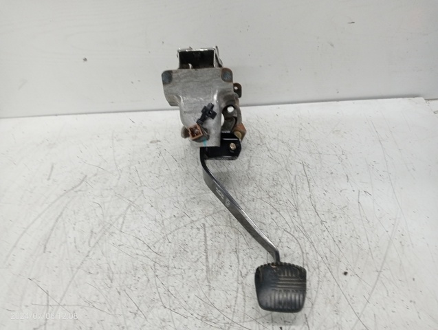 Pedal embrague 465038H915 Nissan