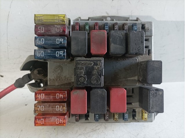46760542 FIAT Caja de fusibles comprar Madrid