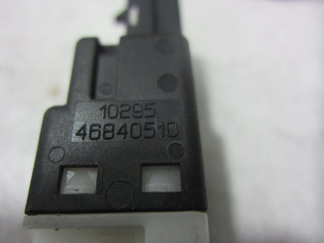 46840510 Interruptor de luz de freno comprar Sevilla